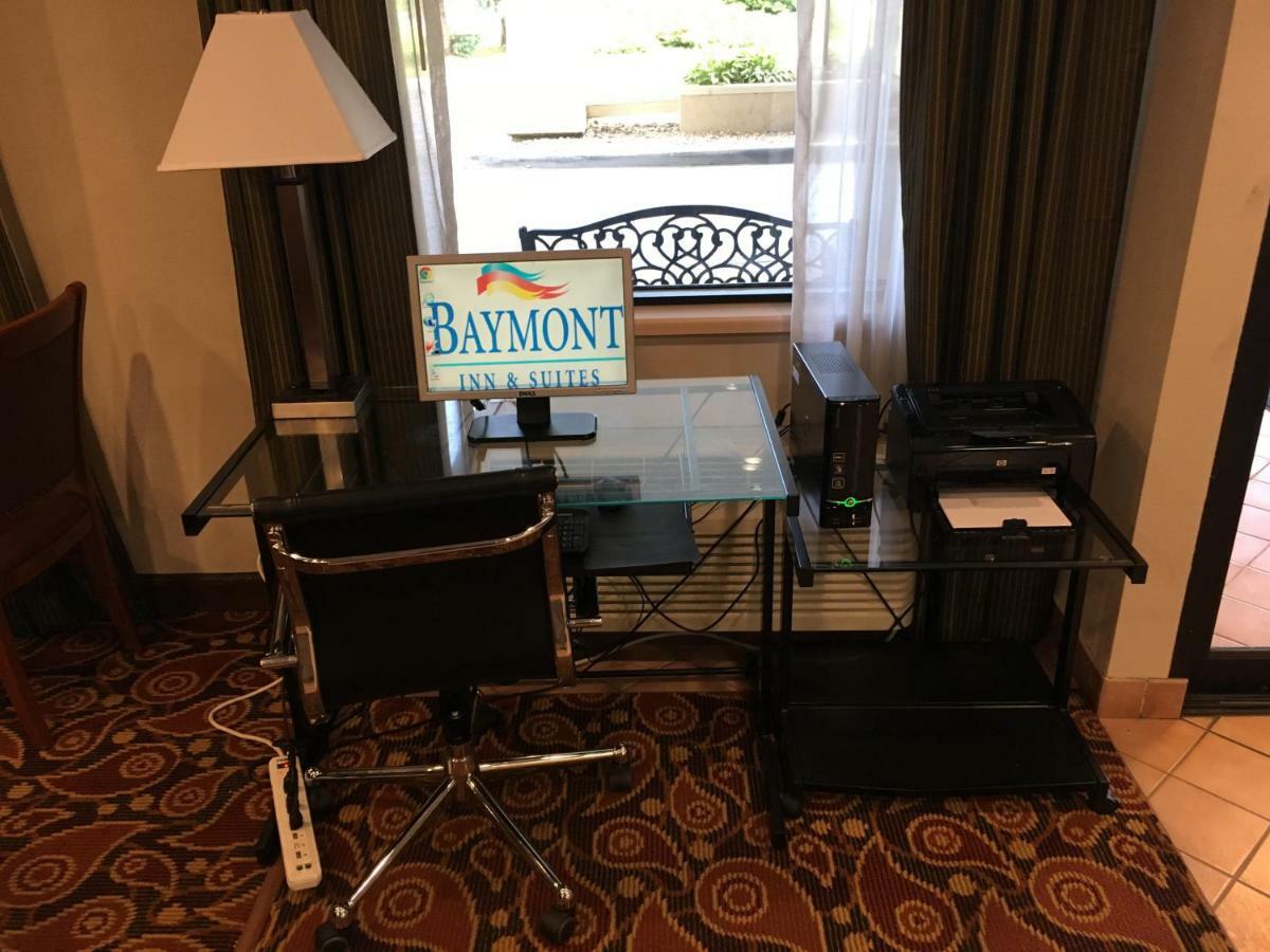 Baymont By Wyndham St. Joseph/Стивънсвил Екстериор снимка
